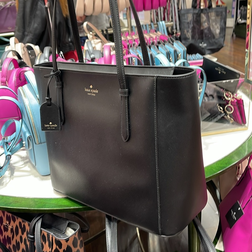 Kate Spade Schuyler Medium Tote
COLOR:
Black
NWT - Picture 3 of 16